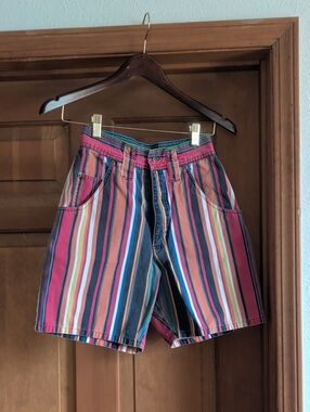 Colorful 62 East Vertical Stripe Denim Shorts Size 5/6 (Fits Small)